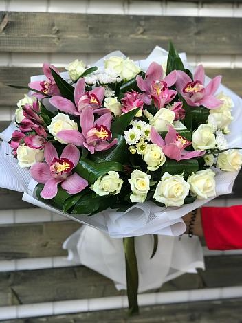 Букет цветов из: Розы и Хризантемы в Сотниковском