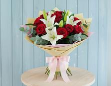 Букет цветов из:  Лилии и Розы в Сотниковском