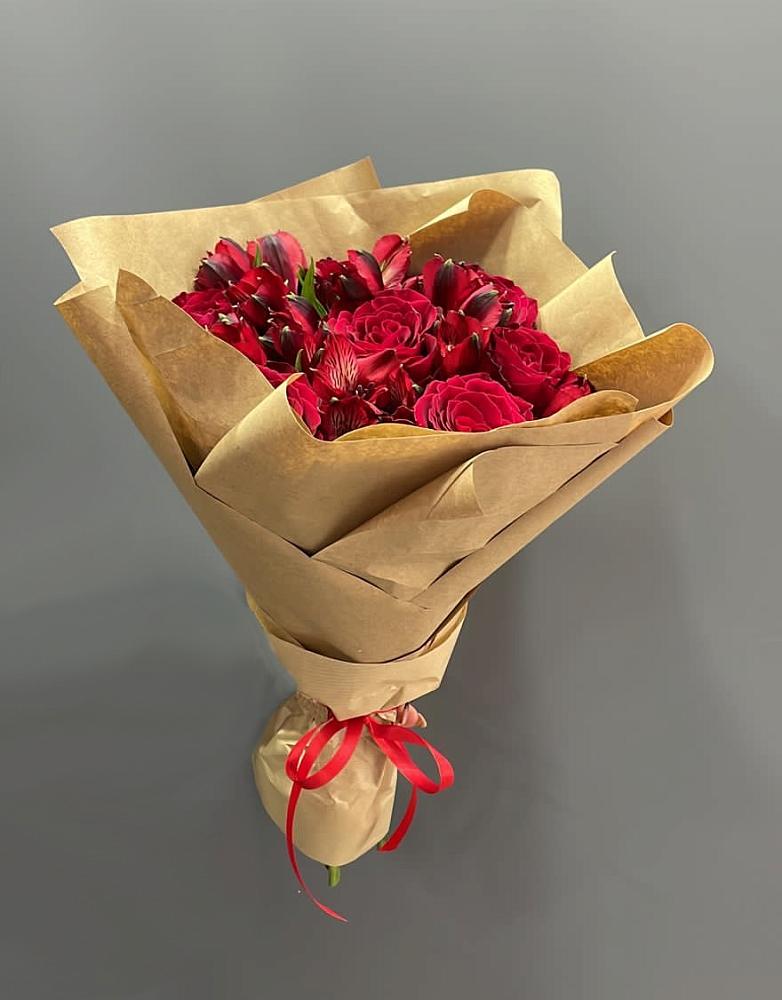 Букет цветов из: Альстромерии и Розы в Сотниковском