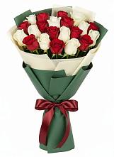 Букет Микс из красных и белых роз в Сотниковском