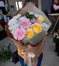 Букет цветов из:  Герберы, Розы и Хризантемы в Сотниковском