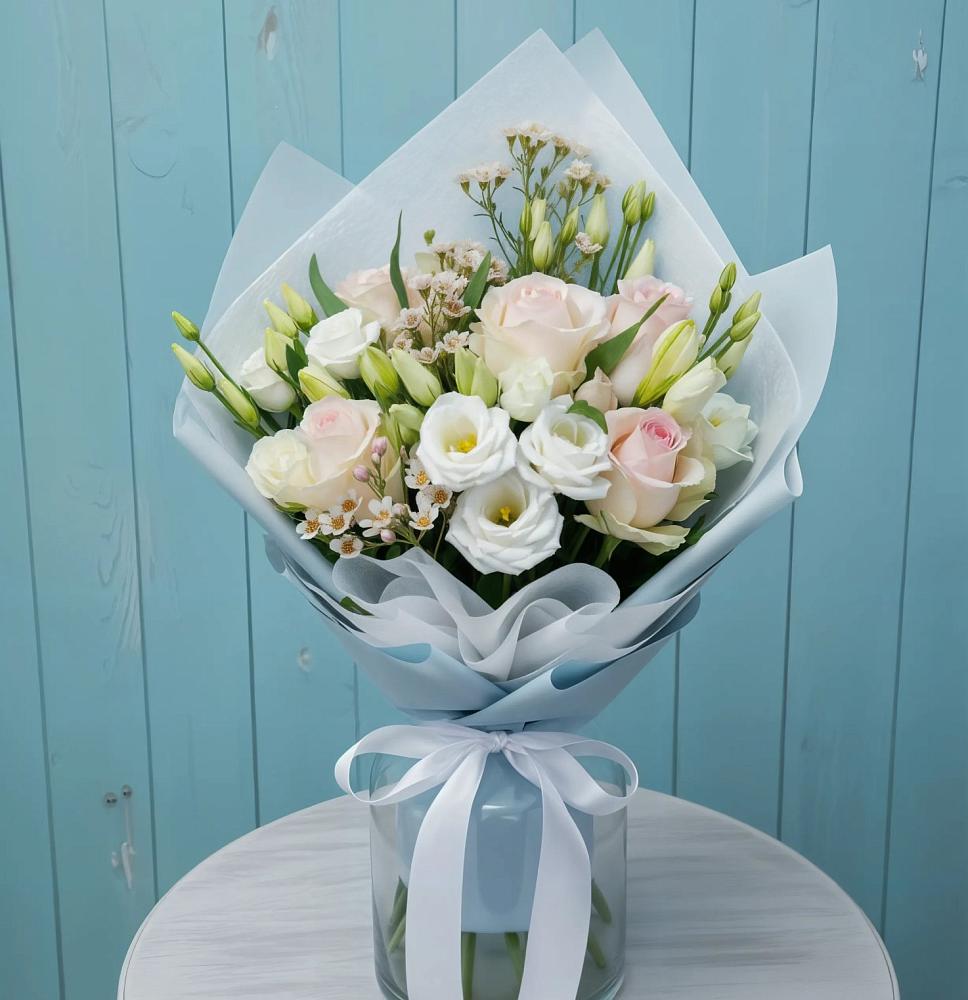 Букет цветов из: Розы и Лизиантусы в Сотниковском