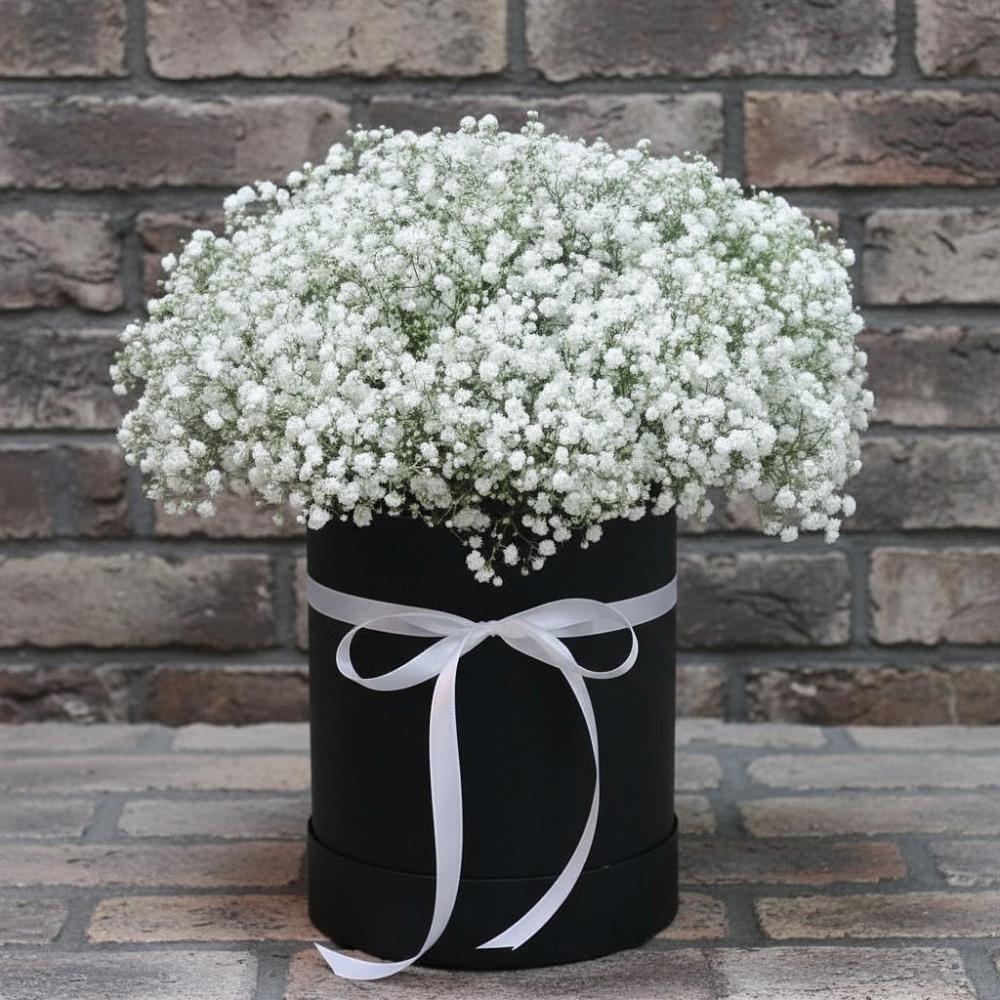 Цветочная композиция из Гипсофила в шляпной коробке в Сотниковском