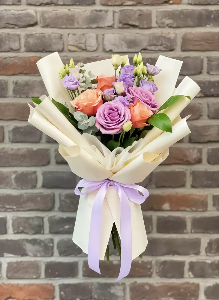 Букет цветов из: Лизиантусы и Розы в Сотниковском