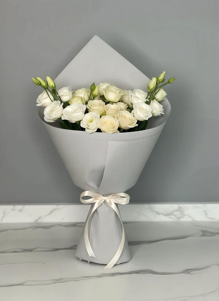 Букет цветов из: Розы и Лизиантусы в Сотниковском