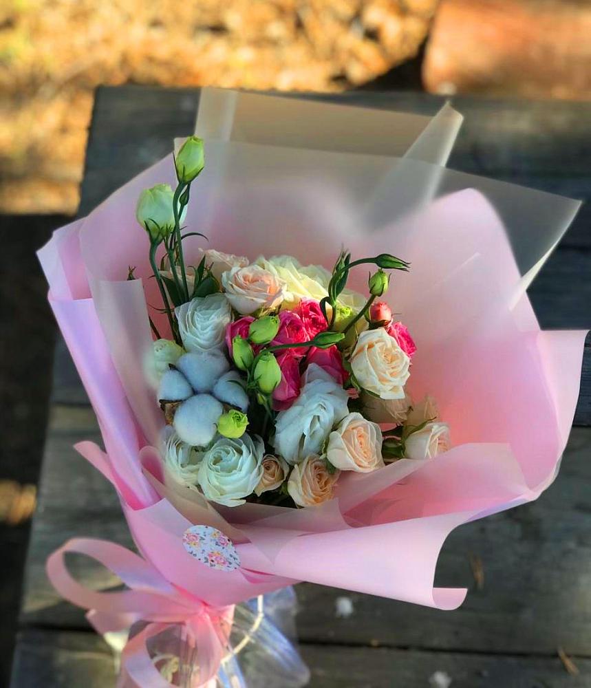 Букет цветов из: Розы и Лизиантусы в Сотниковском