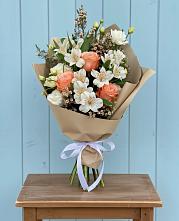 Букет цветов из:  Альстромерии, Лизиантусы, Розы и Хризантемы в Сотниковском