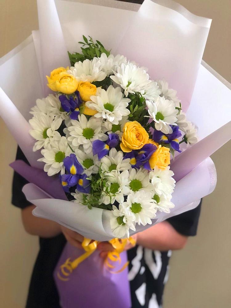 Букет цветов из: Ирисы, Хризантемы и Розы в Сотниковском