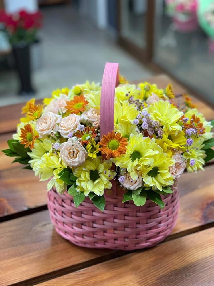 Цветочная композиция из Хризантемы и Розы в корзине в Сотниковском