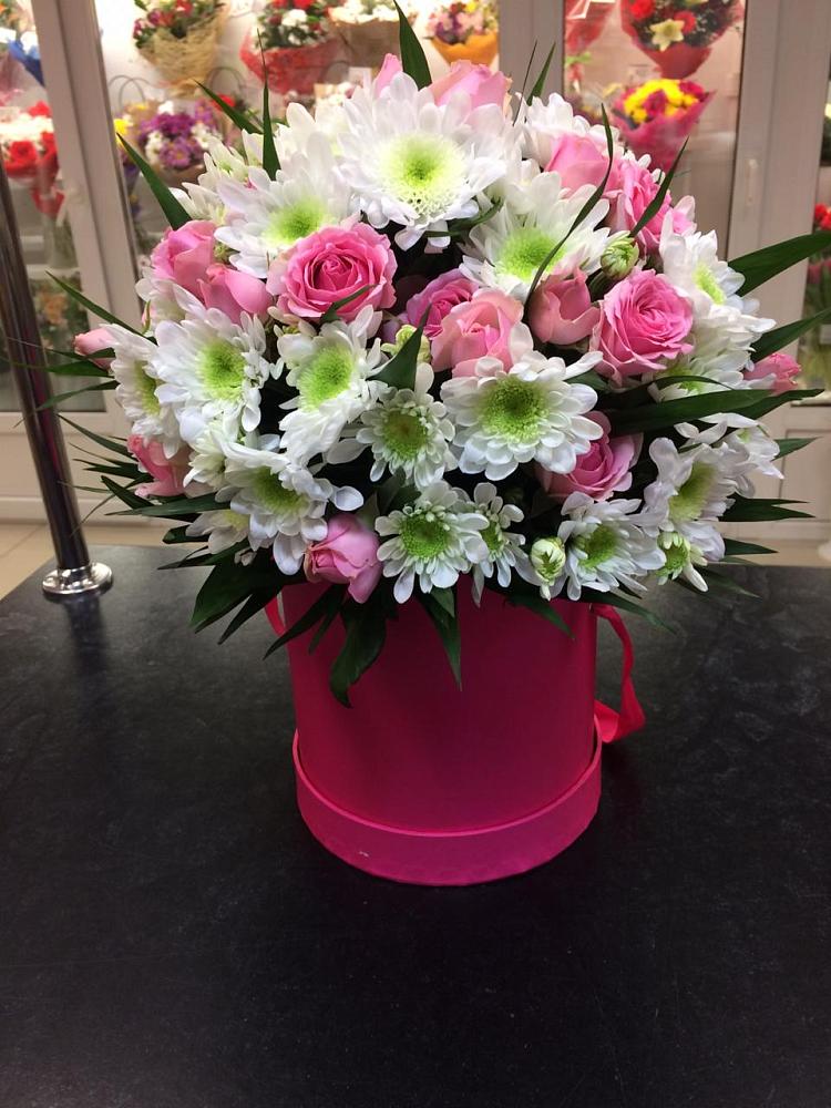 Цветочная композиция из Розы и Хризантемы в шляпной коробке в Сотниковском