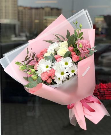Букет цветов из: Розы, Лизиантусы и Хризантемы в Сотниковском
