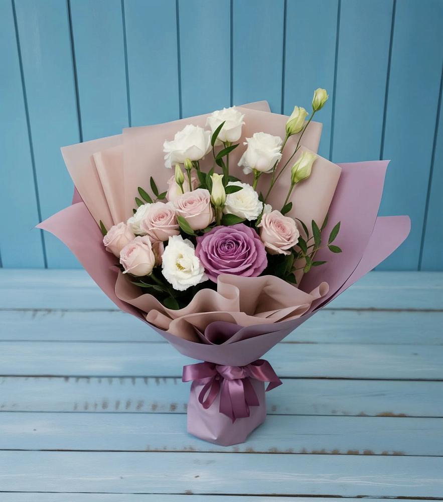 Букет цветов из: Розы и Лизиантусы в Сотниковском